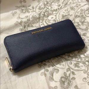 Michael Kors jet set wallet in navy